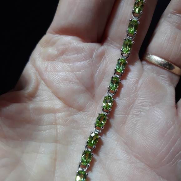 Natural Peridot Gemstone Bracelet q10 - Picture 3 of 3